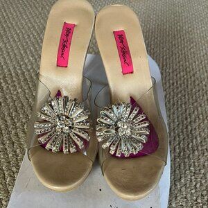 Betsey Johnson Starburst Heels – Clear Strap Cream Base Size 10